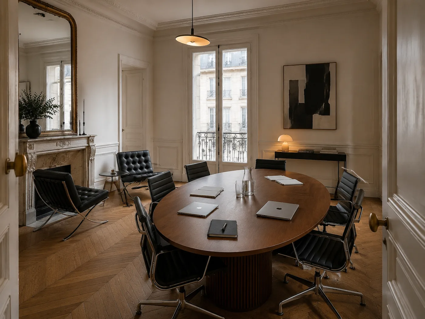 Salle de réunion dans un appartement haussmannien